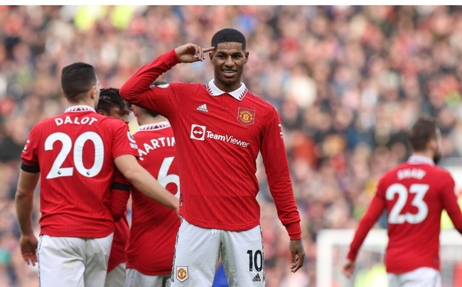 曼在场外逐 曼在场外逐